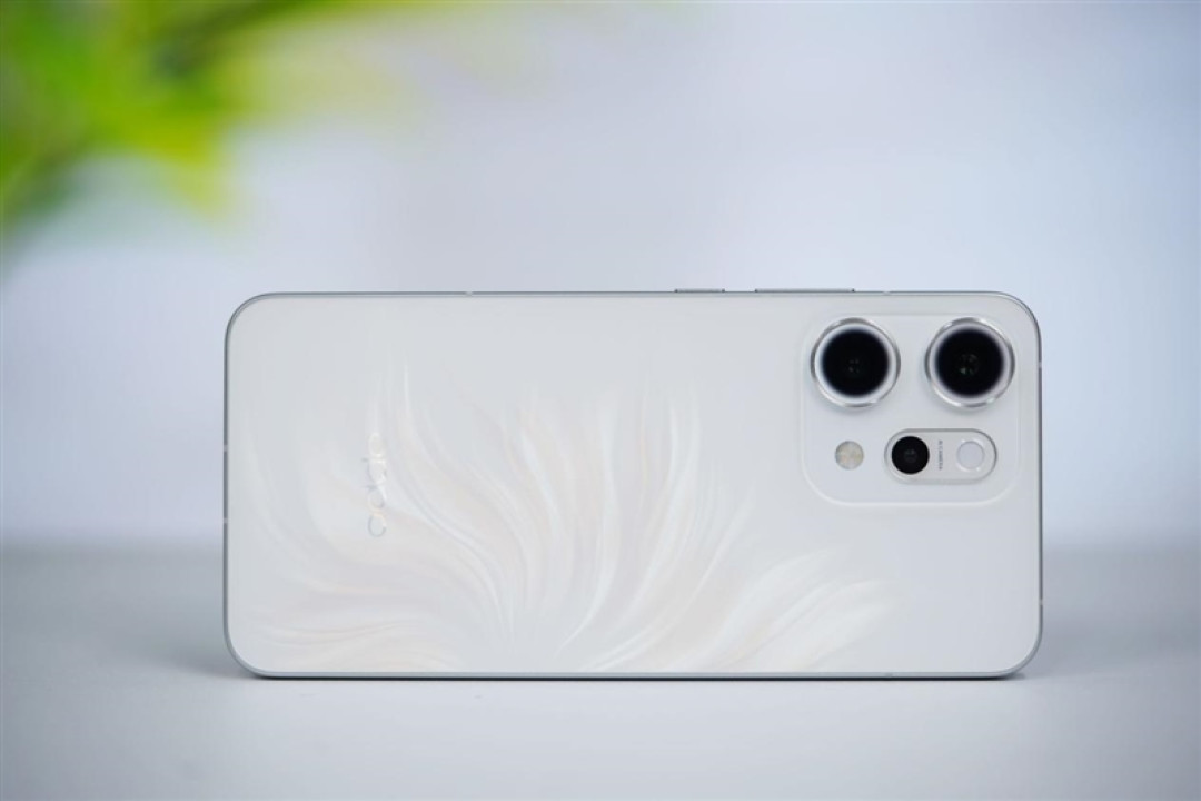 最潮的Live图神机来了!OPPO Reno14 Pro全面评测:一台很懂年轻人的时尚旗舰