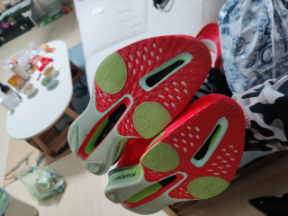 男款ALPHAFLY NEXT% 3，助力每一步