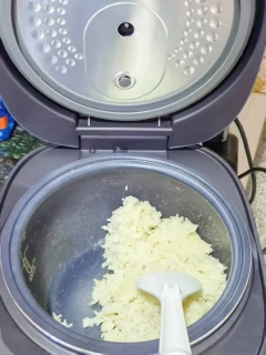 银钻内胆，美的电饭煲煮出香甜米饭