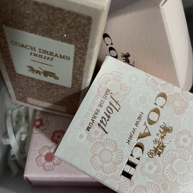 口袋里的高级香！COACH蔻驰Q版小样香水，精致女孩的随身秘密‌。