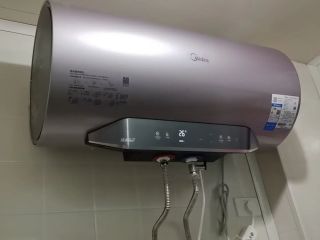 美的F6032-RW7(HE)活水电热水器，大容量变频速热，终身镁棒无忧