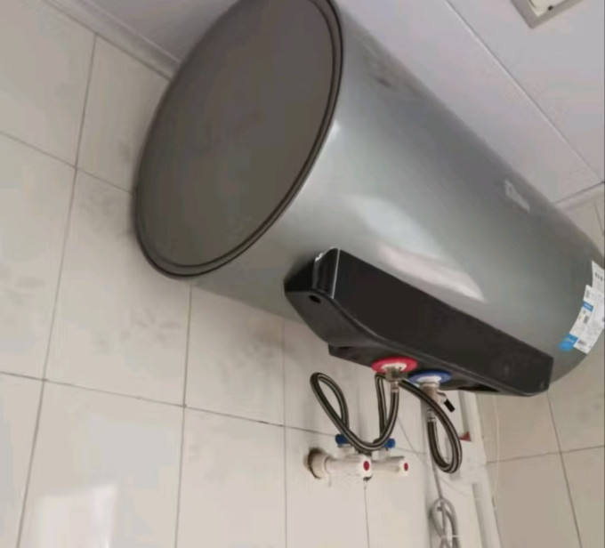 美的电热水器