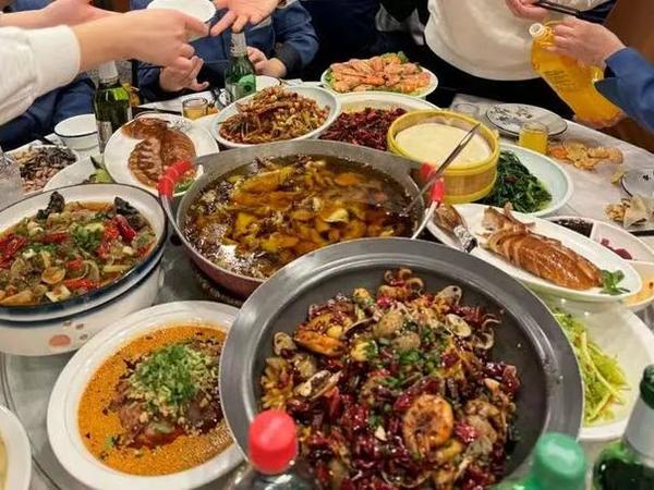 太火爆！年夜饭一桌难求？通州这些餐厅还可“抢位”：紫光园、鑫巴蜀、眉州东坡…记者最新梳理！