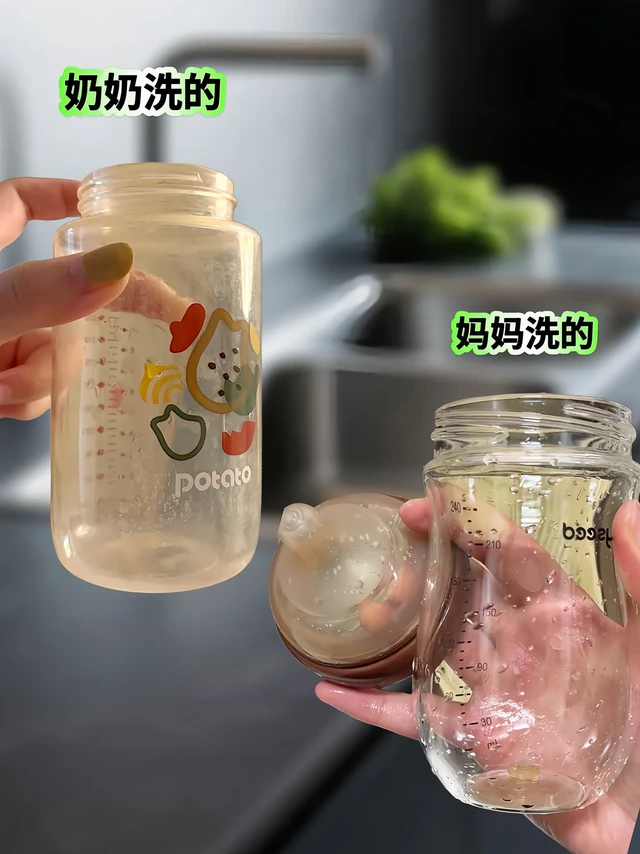一瓶多用,开启安心清洁新方式~有娃家庭的清洁难题,英式奶瓶清洗剂来解决!
专为宝宝设计,成分温和不刺激 。轻轻一按,绵密泡沫涌出,迅速深入缝隙,轻松瓦解奶渍、污垢 。不仅能把奶瓶洗得锃亮如新,洗水果