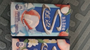 炫迈白桃槐花味口香糖：夏日里的甜蜜与清新碰撞