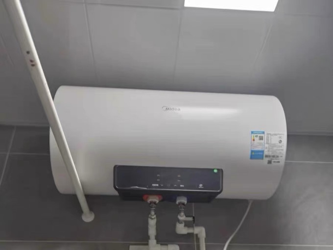 美的电热水器