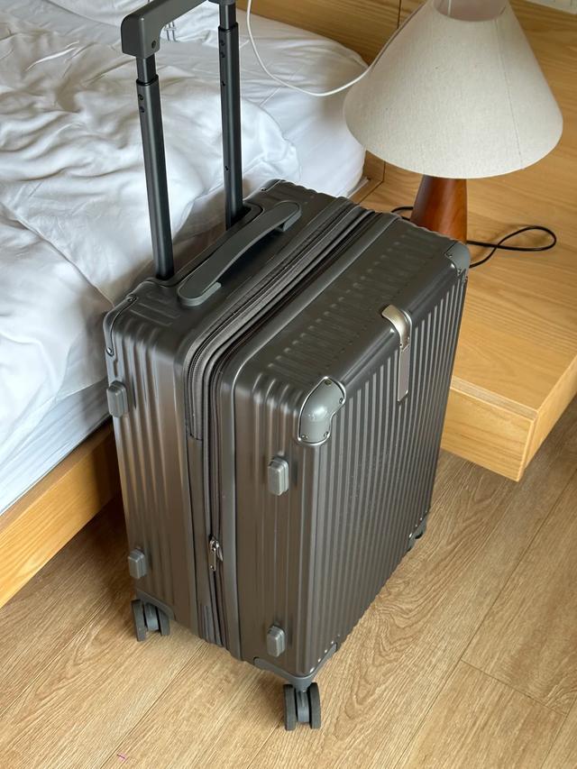 被年轻人的“旧行李箱改造”惊呆了！思路打开后，用处还真不小！