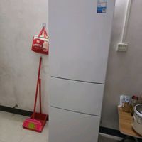 美的三开门冰箱