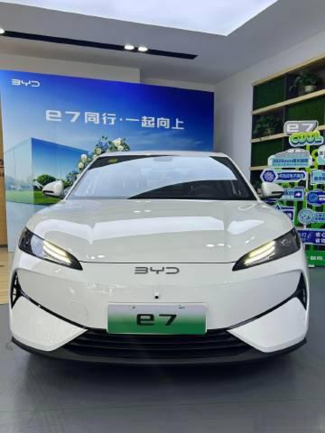 比亚迪e7 10.38万起售:刀片电池+520km续航,中型纯电市场性价比标杆