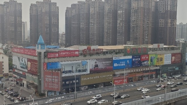 万家丽建材市场选购华帝抽油烟机