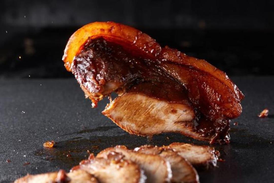 家庭版蜜汁叉烧肉零失败秘诀：从选肉到酱料黄金配比，烤箱空气炸锅全攻略