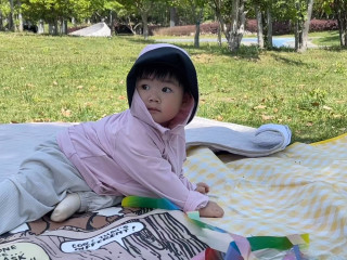 娃主动爱穿还晒不黑？这件防晒衣躺平带娃！