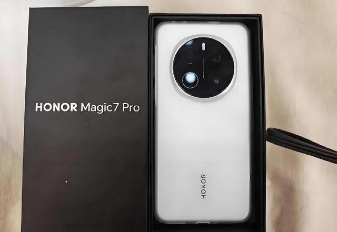 荣耀Magic7Pro硬核配置解析:顶级旗舰如何用性价比突围高端市场?