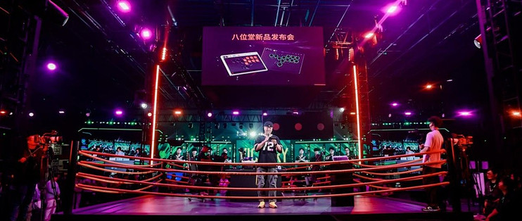 八位堂亮相2025 DreamHack，发布新品全按键专业街机控制器天刃星