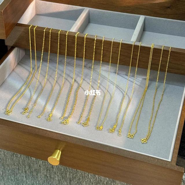 我妈说我买太多链子了，但每条都不一样啊……