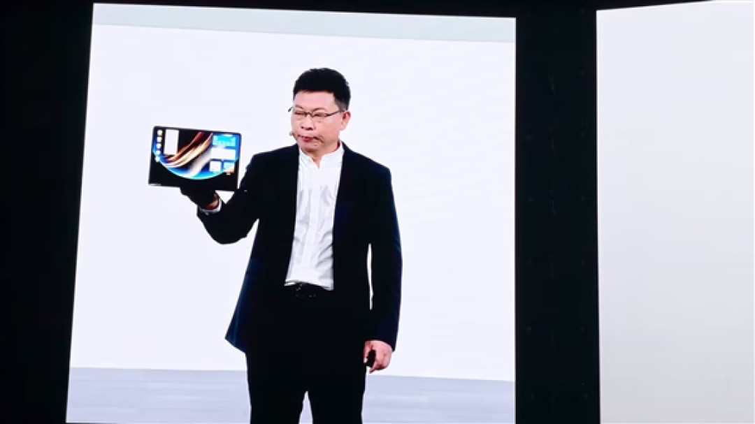 18英寸3.3K全球最大!华为发布首款鸿蒙折叠电脑MateBook Fold非凡大师:23999元起