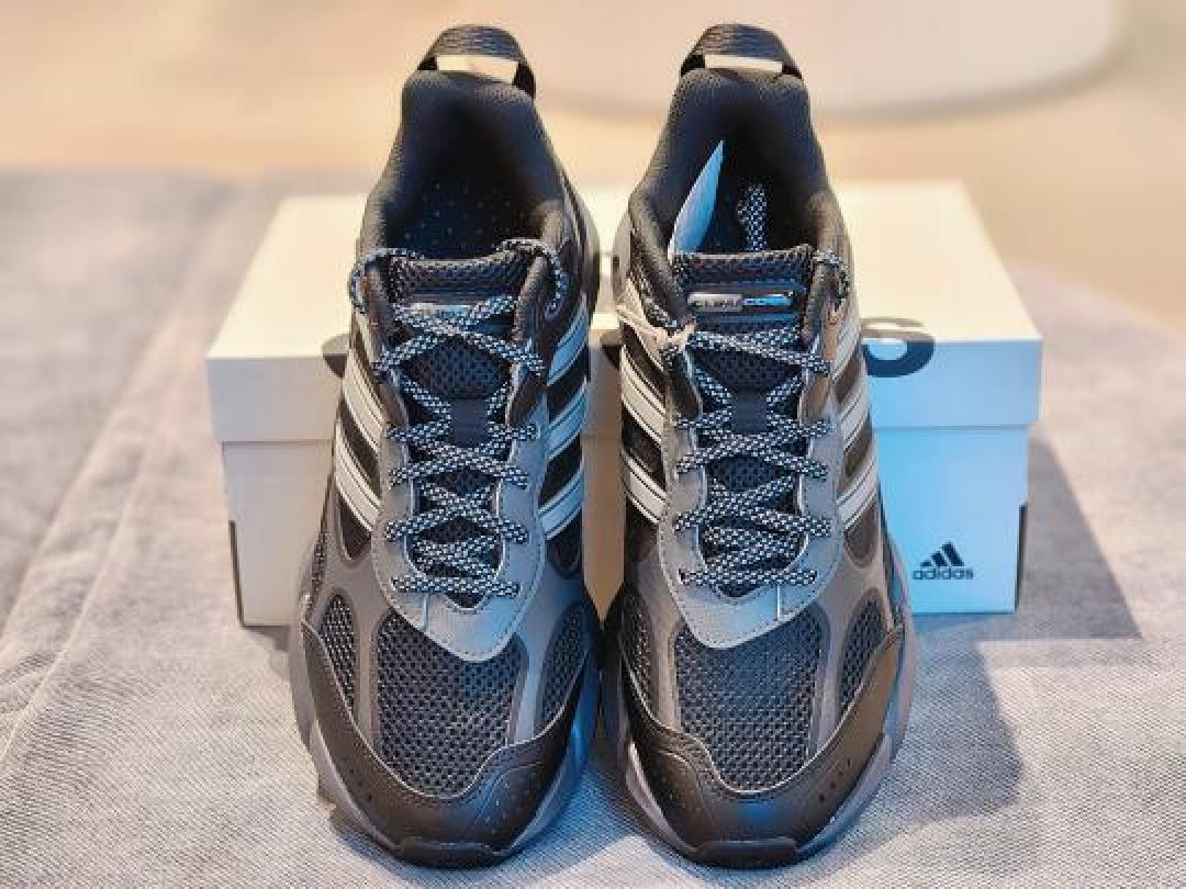 adidas清风跑鞋选购指南：透气黑科技解析与多场景适配攻略