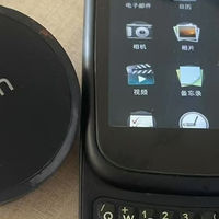 最经典的洋垃圾手机，3.6寸小屏+全键盘+无线充，二手敢卖3000元