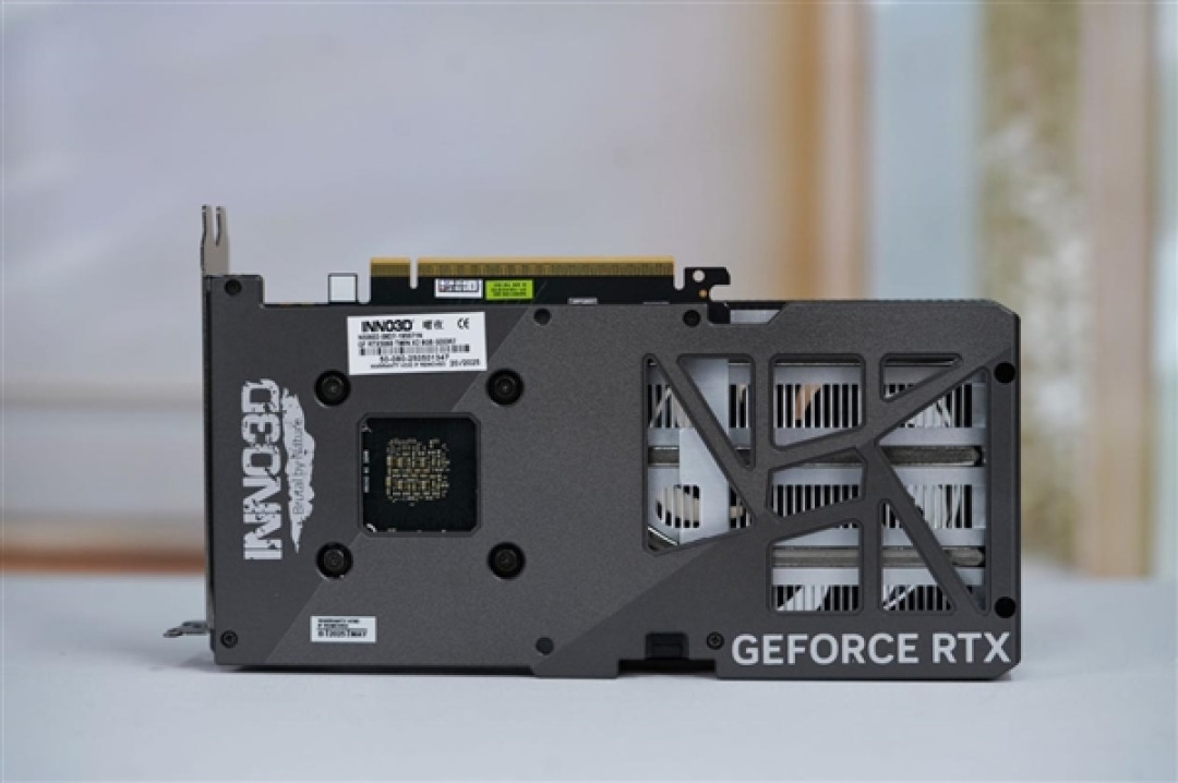 小巧双槽设计 映众RTX 5060曜夜显卡图赏