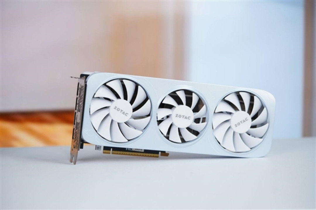 温润如玉!索泰RTX 5060月白显卡图赏