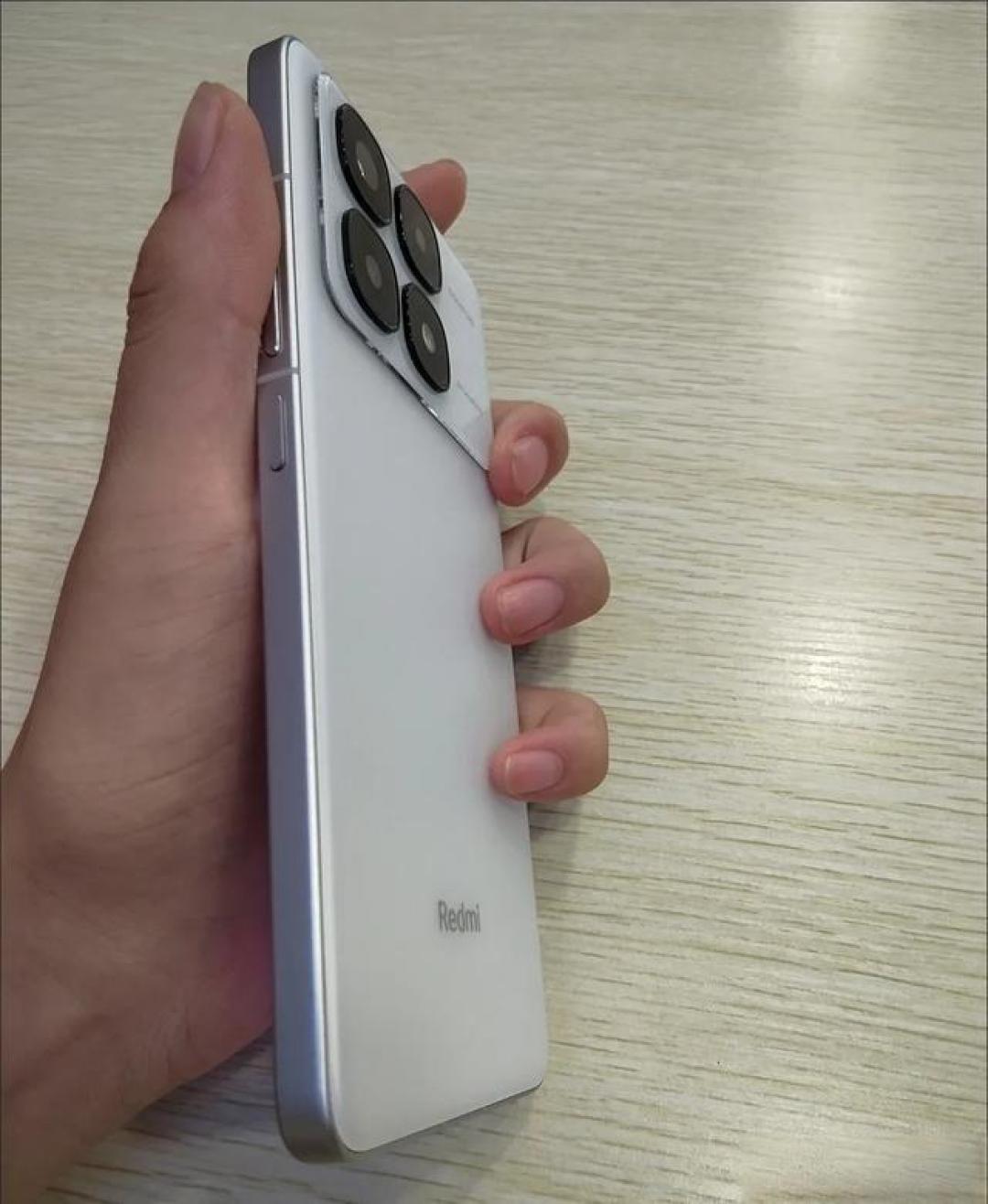 红米K70至尊版成性价比新标杆:旗舰配置下放+IP68防水,千元档真香之选