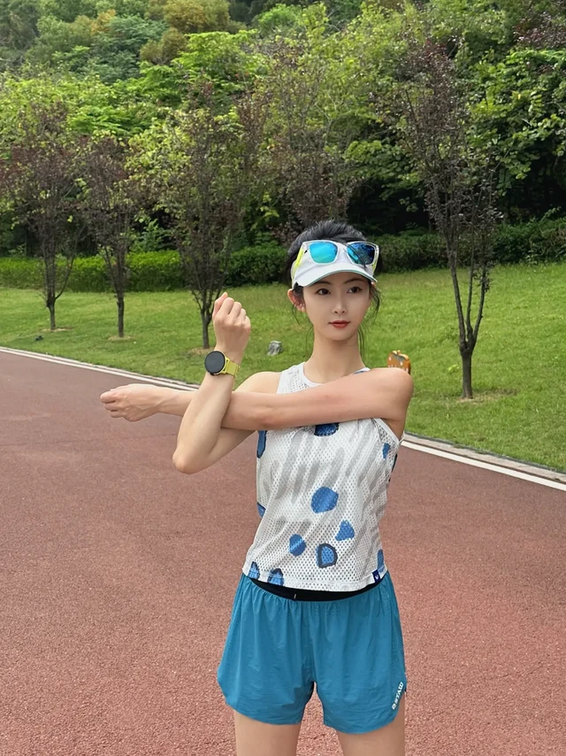 🔥轻到想焊在手上！这块运动手表直接封神🏆
