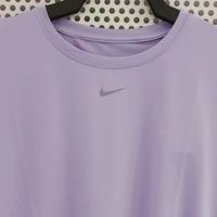 耐克（NIKE）ONE DRI-FIT女子速干短袖上衣：夏日时尚动感之选