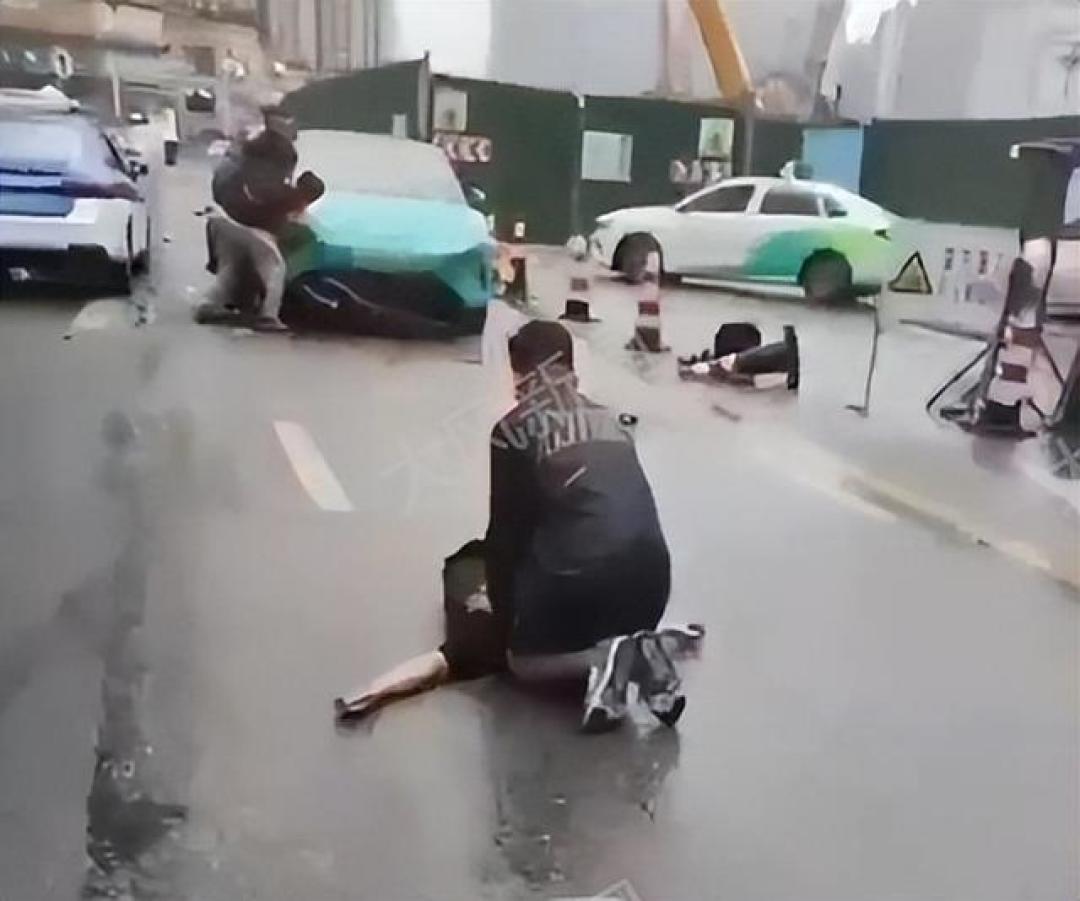 贵阳小米SU7撞人事故致伤亡，交警介入调查，上市后第三起安全事件引安全质疑