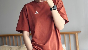 Nike ACG 速干短袖 T 恤 HJ0799-245：户外与潮流的邂逅