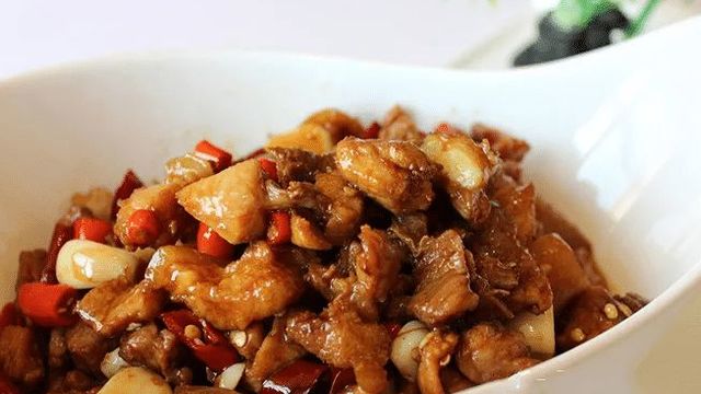 家常菜推荐-爆炒乳猪肉