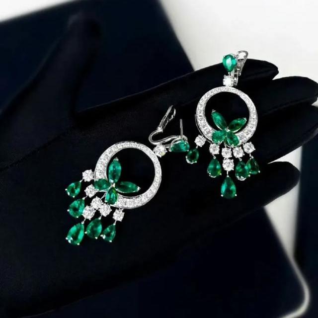 黄杨钿甜同款耳环陷真假争议：正品230万仿款仅百元，纪委介入调查