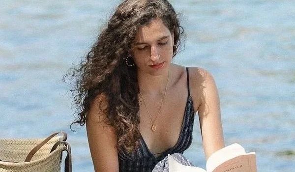 解锁100个人物穿搭 | Aria Di Bari，夏天不能错过的连衣裙参考，优雅迷人的夏日你值得拥有......