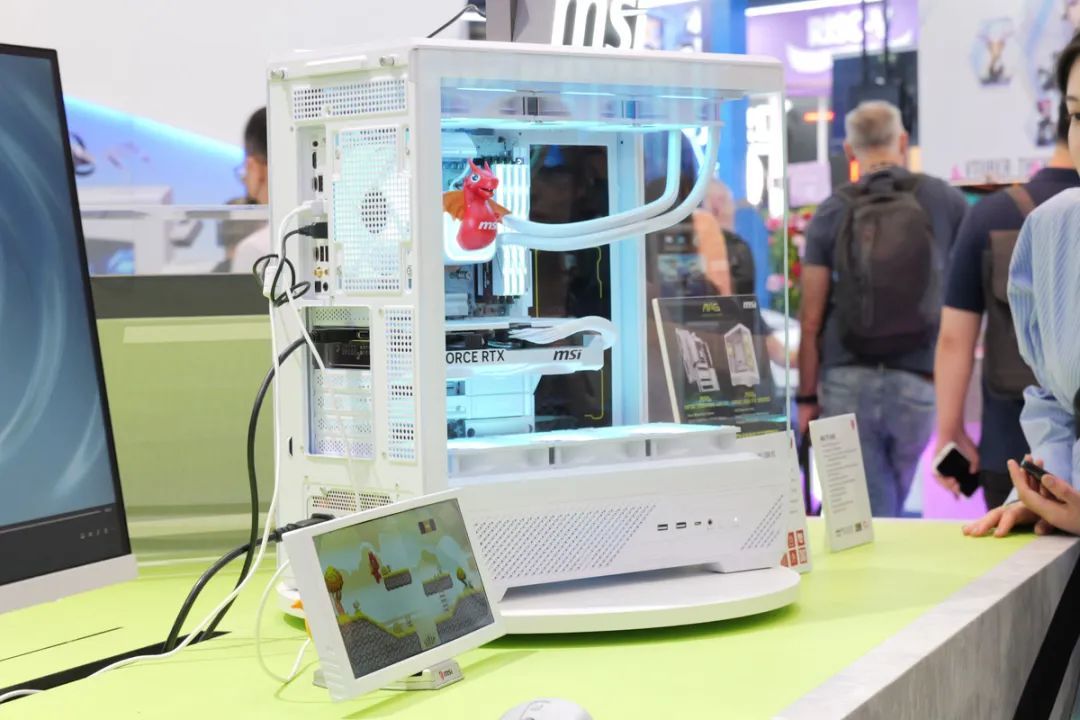 Computex 2025：微星带来全新旗舰级机箱和水冷，并发布MAG系列新电源产品