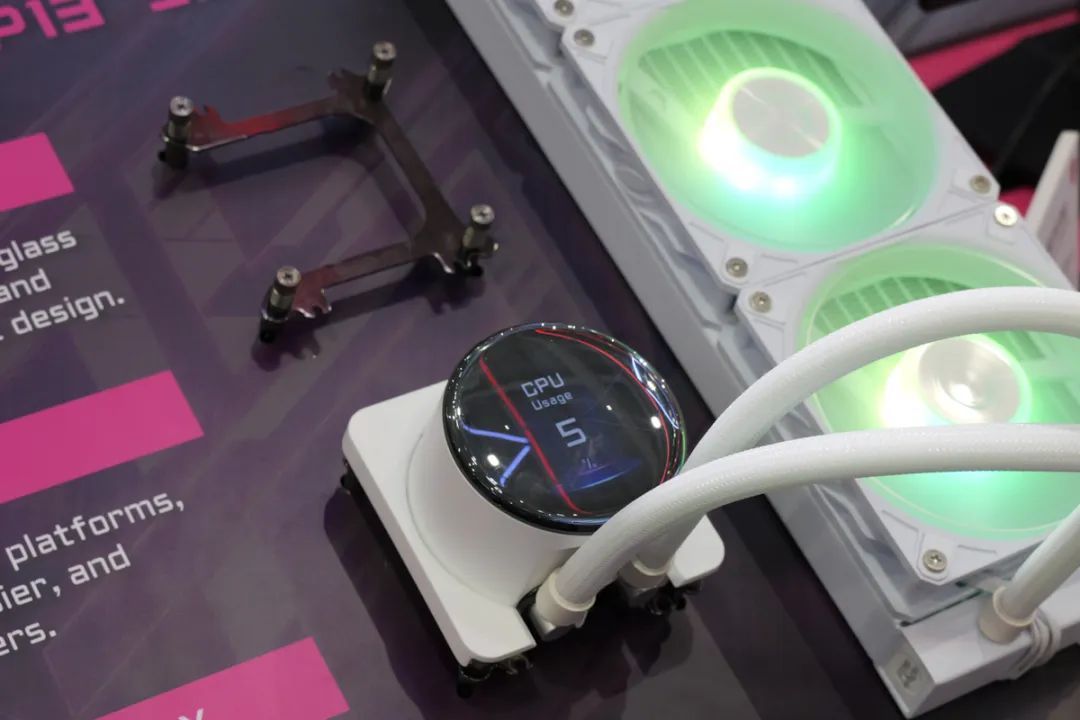 Computex 2025：微星带来全新旗舰级机箱和水冷，并发布MAG系列新电源产品