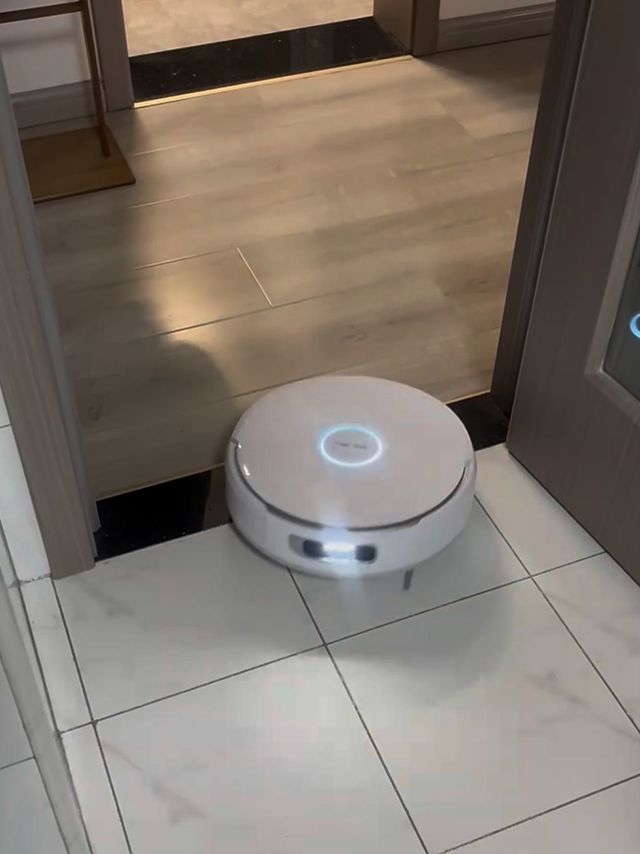 云鲸扫地机器人逍遥002 AI活水履带洗地机器人 扫拖一体自动清洗全自动 超薄全能基站 