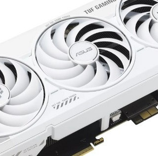 电脑展丨双供电，可拆卸：华硕发布 ROG Astral RTX 5090 BTF 和 TUF Gaming RTX 5070 Ti BTF 白色版显卡