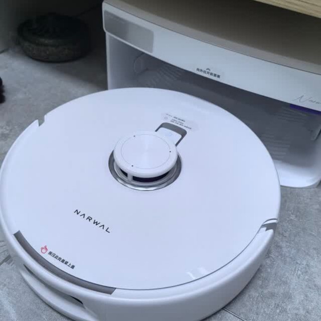 云鲸J5MAX解放双手，拖地不再头疼