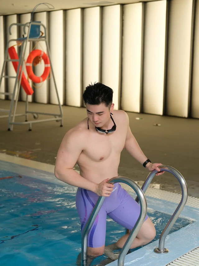 听说游泳的季节到了？🏊。💢不废话，直接推！
今年刚入夏，就入裆的WaterTime新款果氮皮泳裤简直不要太爱，听说这次他们家的泳裤材质采用了全新的新材质♻️高弹莱卡T400植物基纤维！
额～听这是挺高