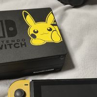 为了头像框扒拉出来了，我的Switch皮卡丘限定版