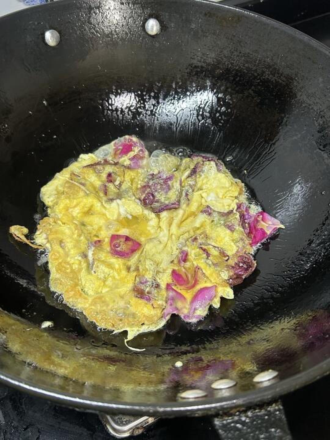 520玫瑰炒鸡蛋全攻略：3朵鲜花2个蛋，解锁舌尖上的浪漫密码