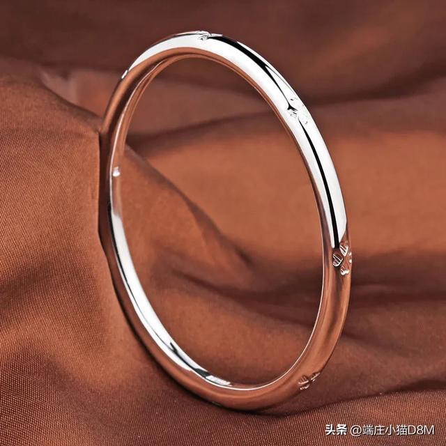每个女人都该有的银手镯，究竟是保平安还是心理安慰？