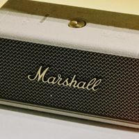 Marshall Middleton在书桌上的五感沉浸式体验