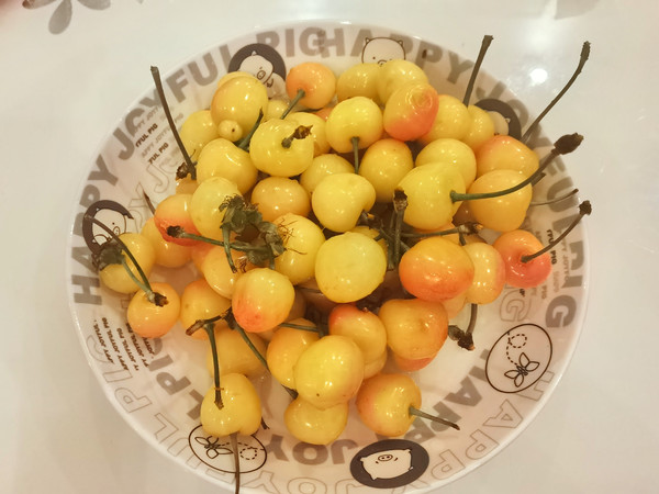 解锁樱桃新体验：黄樱桃的甜蜜惊喜