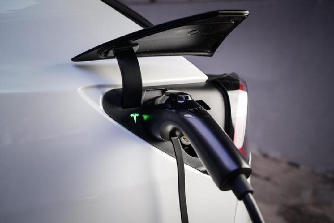 电动车慢充功率为何锁定3.3kW和6.6kW?技术、电网与成本的终极平衡