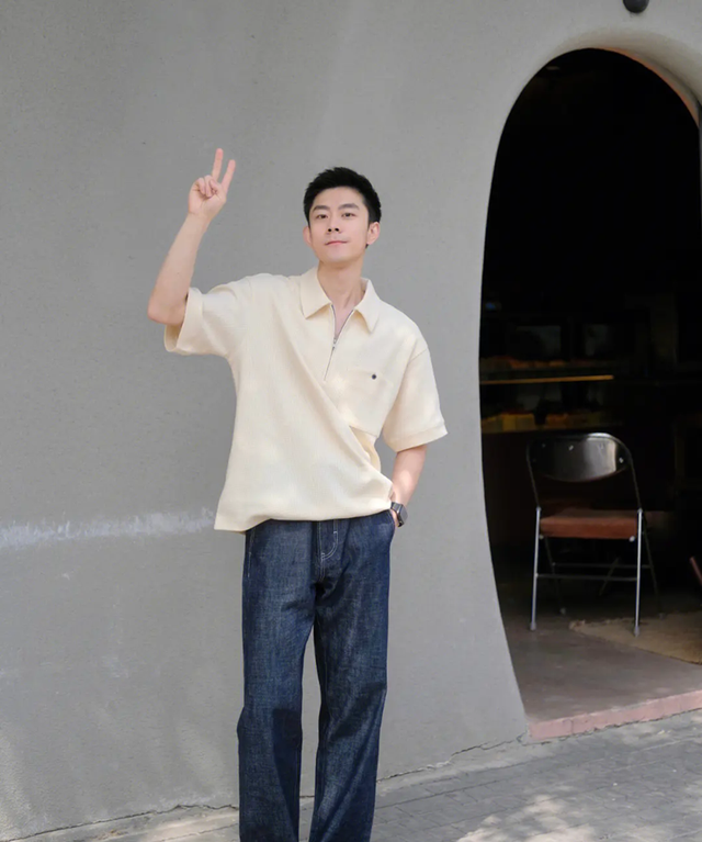 夏天不建议男人穿的3种裤子，不仅“油腻感”十足，看着还很廉价