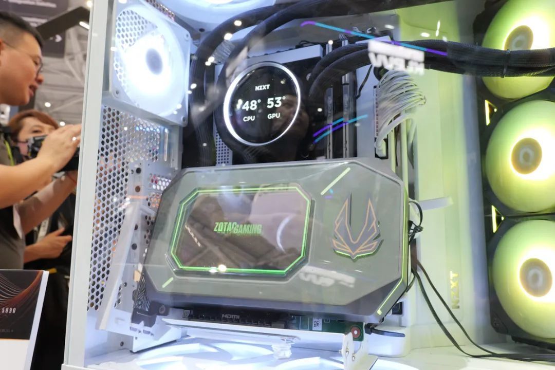 Computex 2025：索泰带来RTX 5090 ARCTICSTORM水冷卡，以及ZONE 2掌机