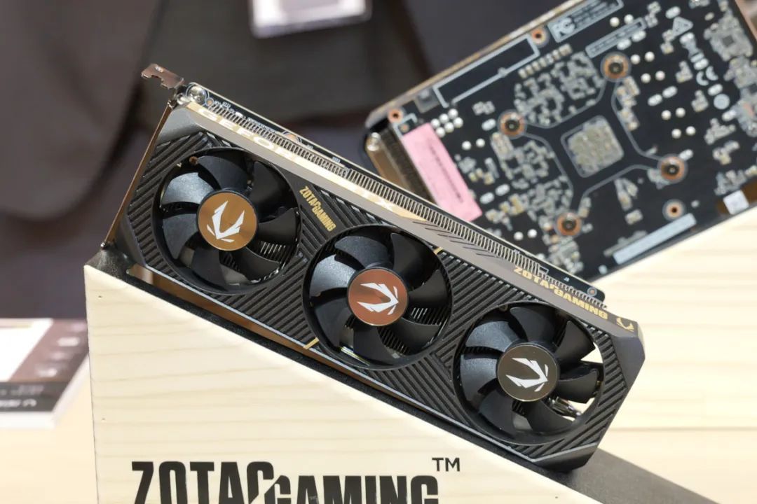 Computex 2025：索泰带来RTX 5090 ARCTICSTORM水冷卡，以及ZONE 2掌机