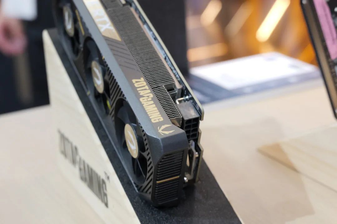 Computex 2025：索泰带来RTX 5090 ARCTICSTORM水冷卡，以及ZONE 2掌机