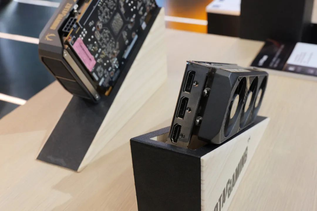 Computex 2025：索泰带来RTX 5090 ARCTICSTORM水冷卡，以及ZONE 2掌机