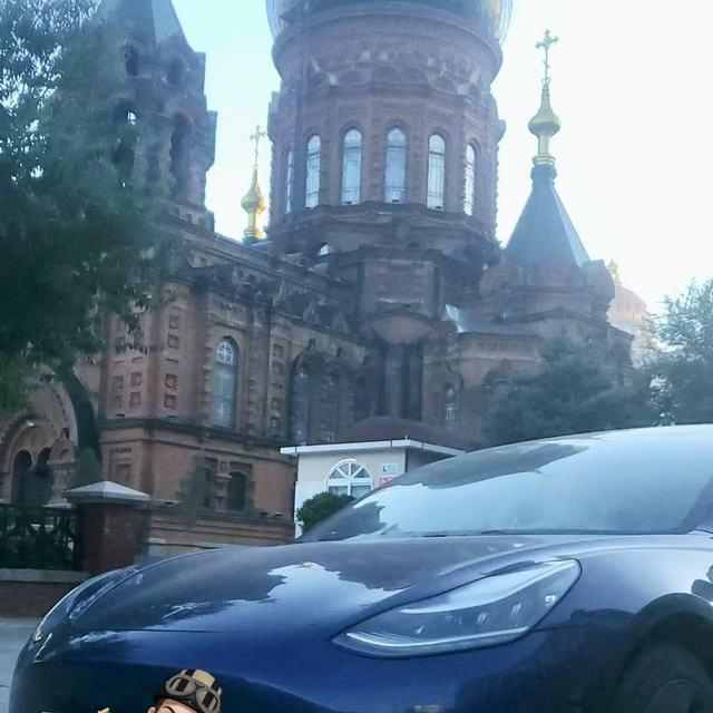 特斯拉model3改款这么多次，脚垫尺寸没变过。
